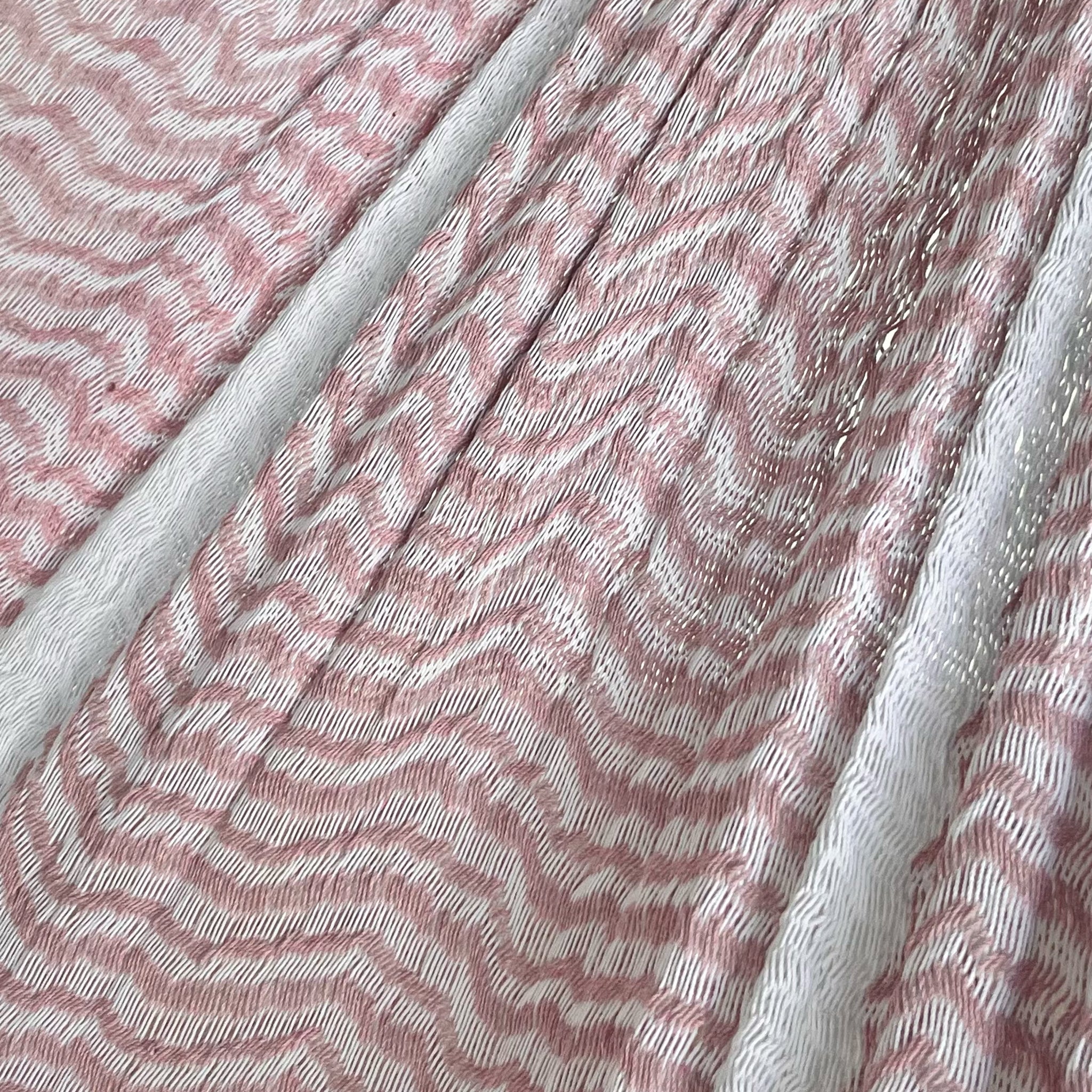 Detalle del tejido de algodón suave de la hamaca Yucateca artesanal rosa pastel