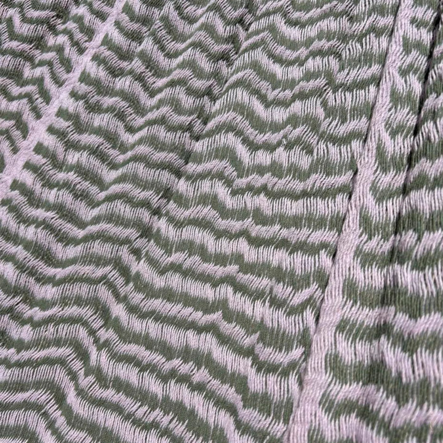 Detalle del tejido de algodón suave de la hamaca Yucateca artesanal modelo Verde y Morado