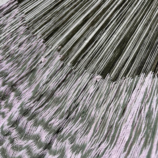 Unión entre cuerpo y brazo de hamaca Yucateca artesanal de algodón suave modelo Verde y Morado