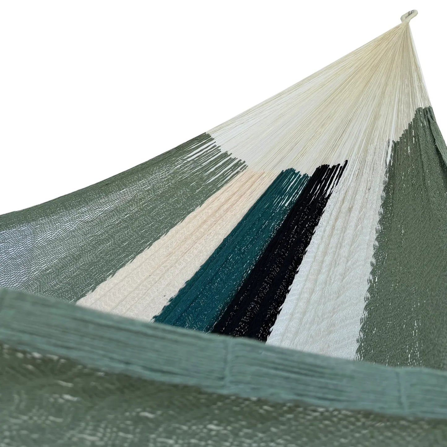 Interior de hamaca Yucateca artesanal de algodón suave modelo Verdes y Beige mostrando el tejido y el brazo
