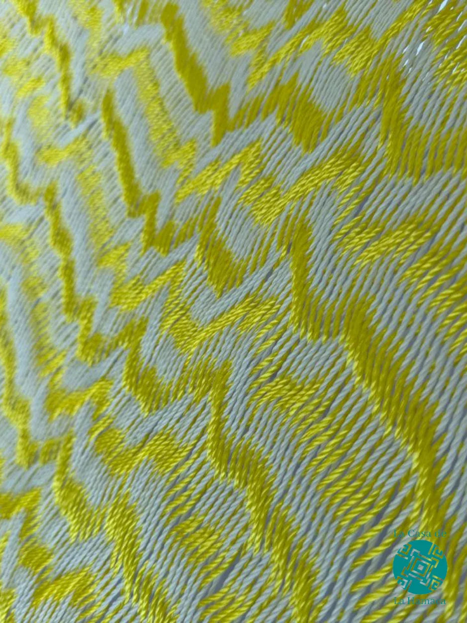 Detalle del tejido de hilo 18 de nylon de hamaca Yucateca artesanal amarillo