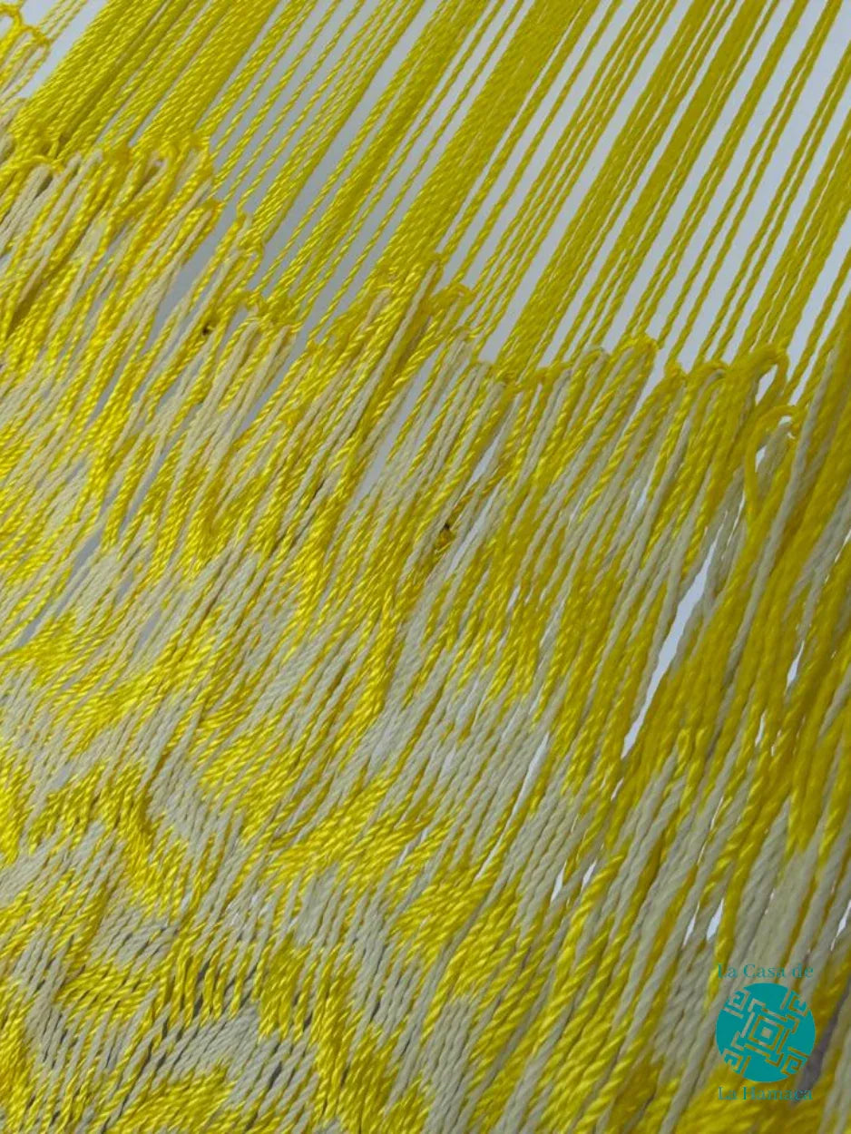 Unión entre el cuerpo y el brazo de hamaca Yucateca artesanal de hilo 18 de nylon amarillo