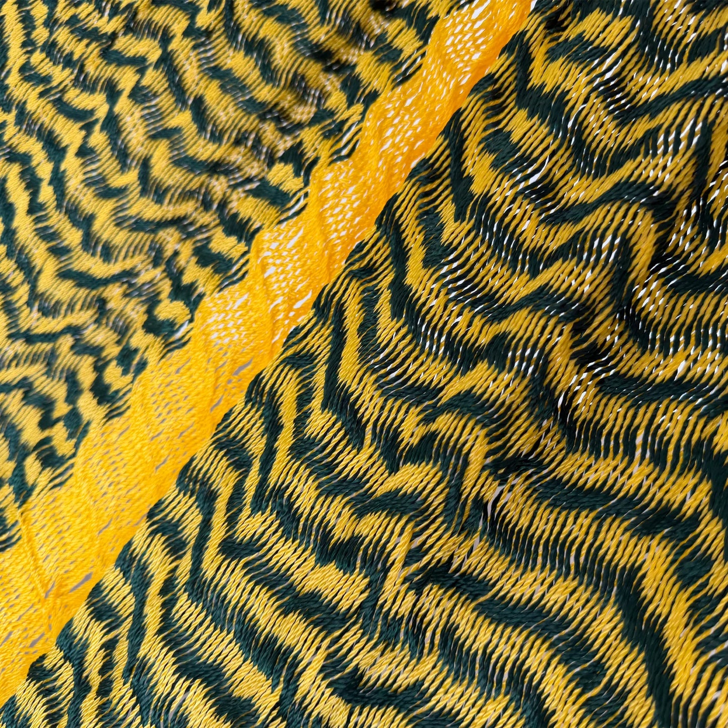Detalle del tejido de hilo 18 de nylon de hamaca Yucateca artesanal amarillo y verde