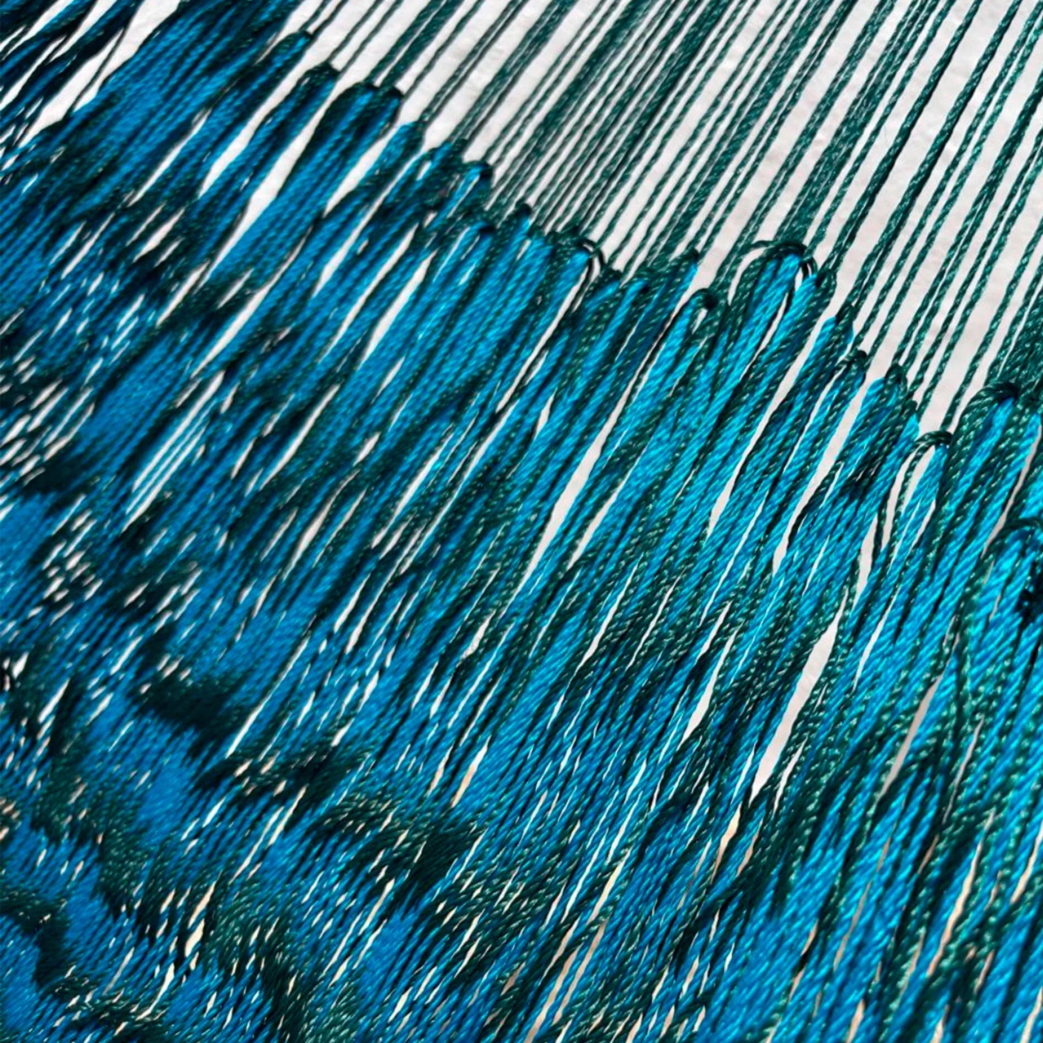 Unión entre el cuerpo y el brazo de hamaca Yucateca artesanal de hilo 18 de nylon azul petróleo y verde