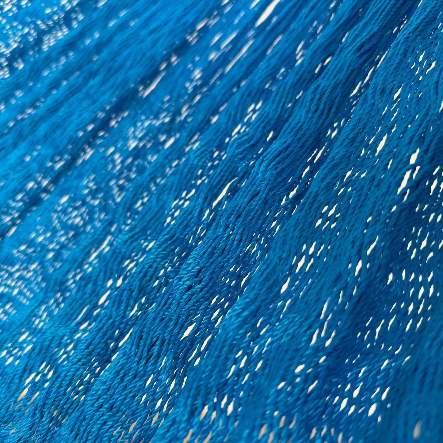Detalle del tejido de hilo 18 de nylon de hamaca Yucateca artesanal azul rey
