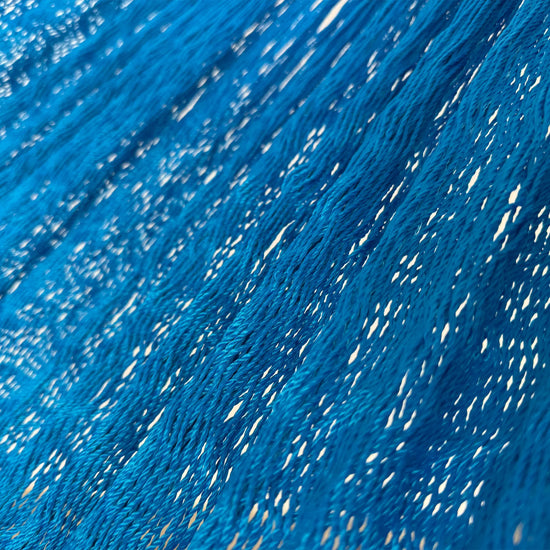 Detalle del tejido de hilo 18 de nylon de hamaca Yucateca artesanal azul rey