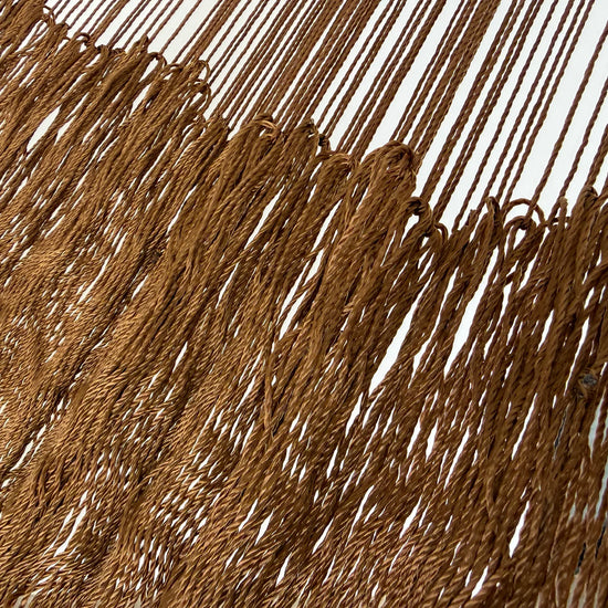 Unión entre el cuerpo y el brazo de hamaca Yucateca artesanal de hilo 18 de nylon café claro