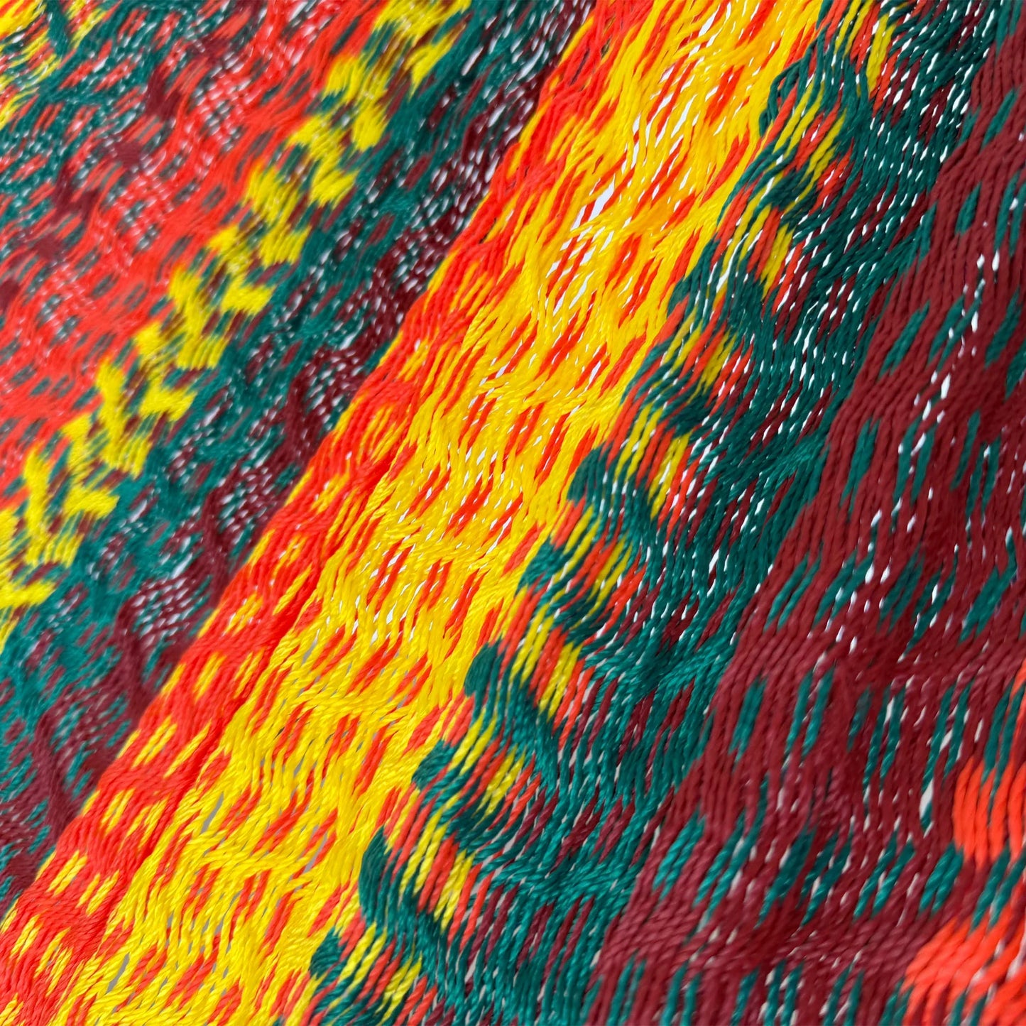 Detalle del tejido de hilo 18 de nylon de hamaca Yucateca artesanal colores variados