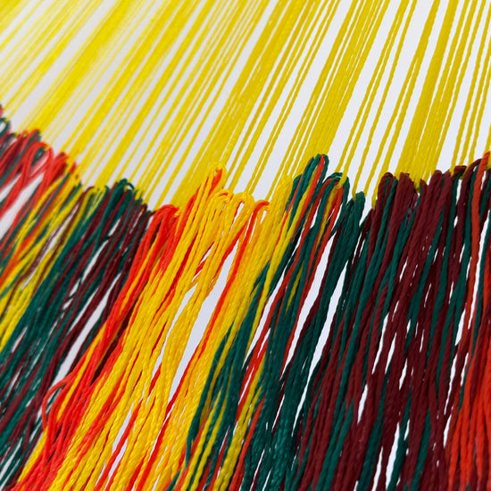 Unión entre el cuerpo y el brazo de hamaca Yucateca artesanal de hilo 18 de nylon colores variados