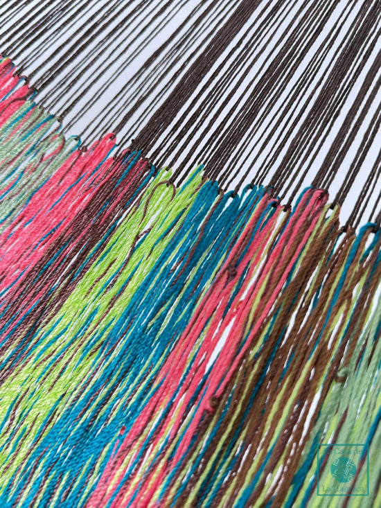 Unión entre cuerpo y brazo de hamaca Yucateca artesanal de hilo 18 de nylon modelo Multicolor Verde