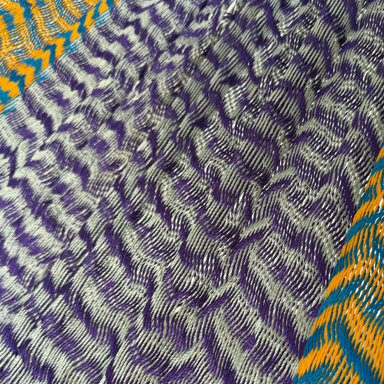Detalle del tejido de hilo 18 de nylon de hamaca Yucateca artesanal naranja, azul y morado