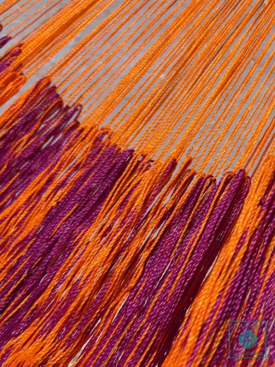Unión entre el cuerpo y el brazo de hamaca Yucateca artesanal de hilo 18 de nylon naranja y rosa