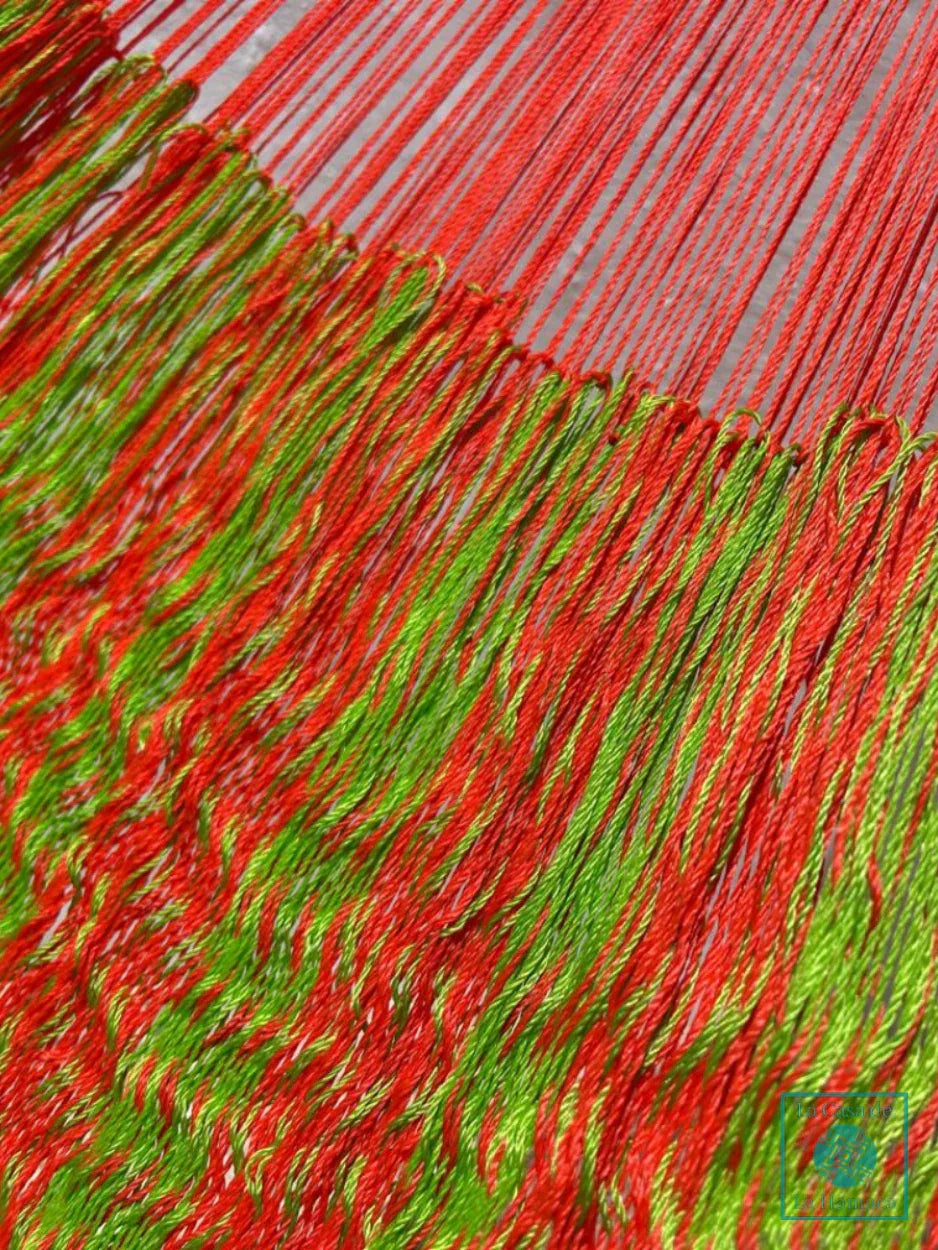 Unión entre el cuerpo y el brazo de hamaca Yucateca artesanal de hilo 18 de nylon naranja y verde