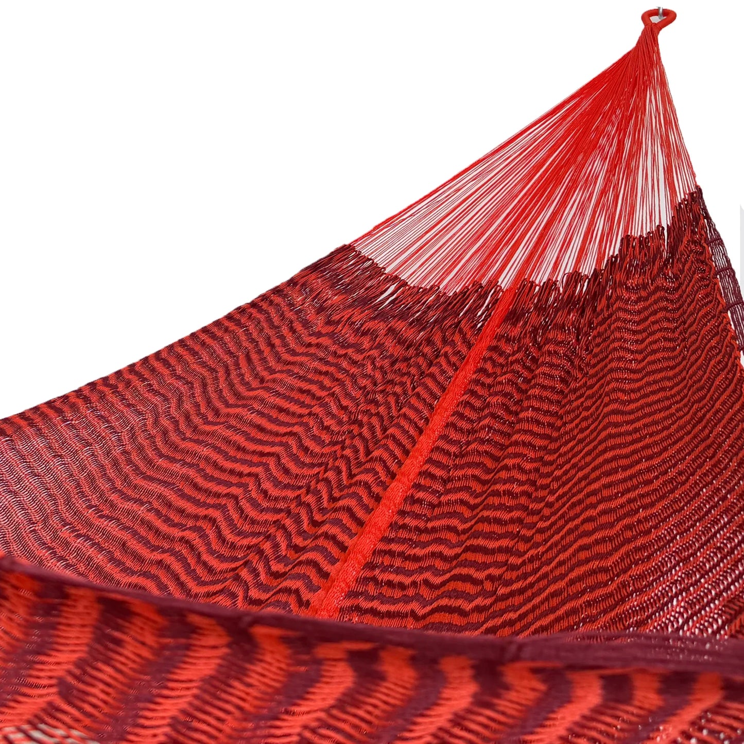 Interior de hamaca Yucateca de hilo 18 de nylon rojo vino y naranja mostrando el tejido y el brazo