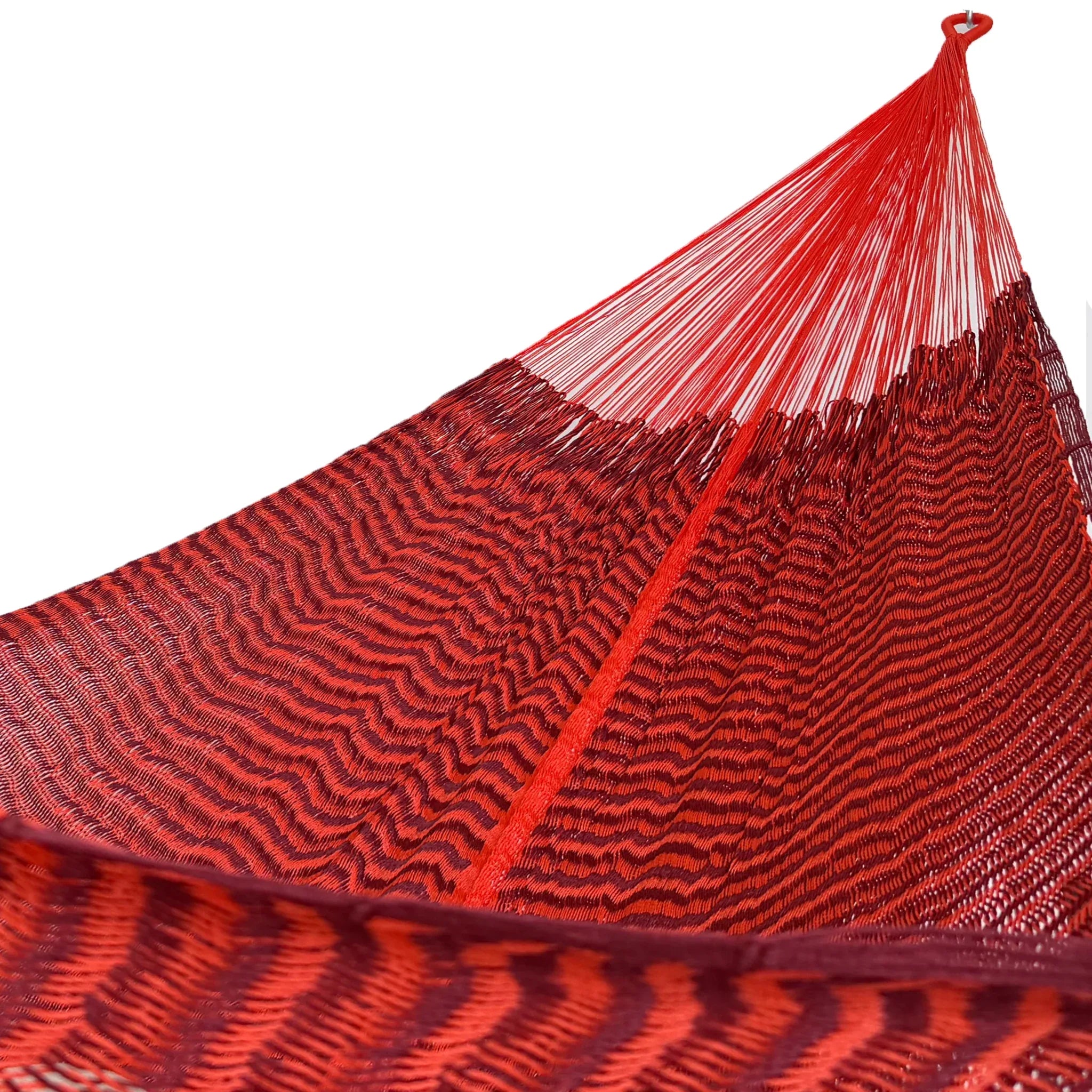 Interior de hamaca Yucateca de hilo 18 de nylon rojo vino y naranja mostrando el tejido y el brazo