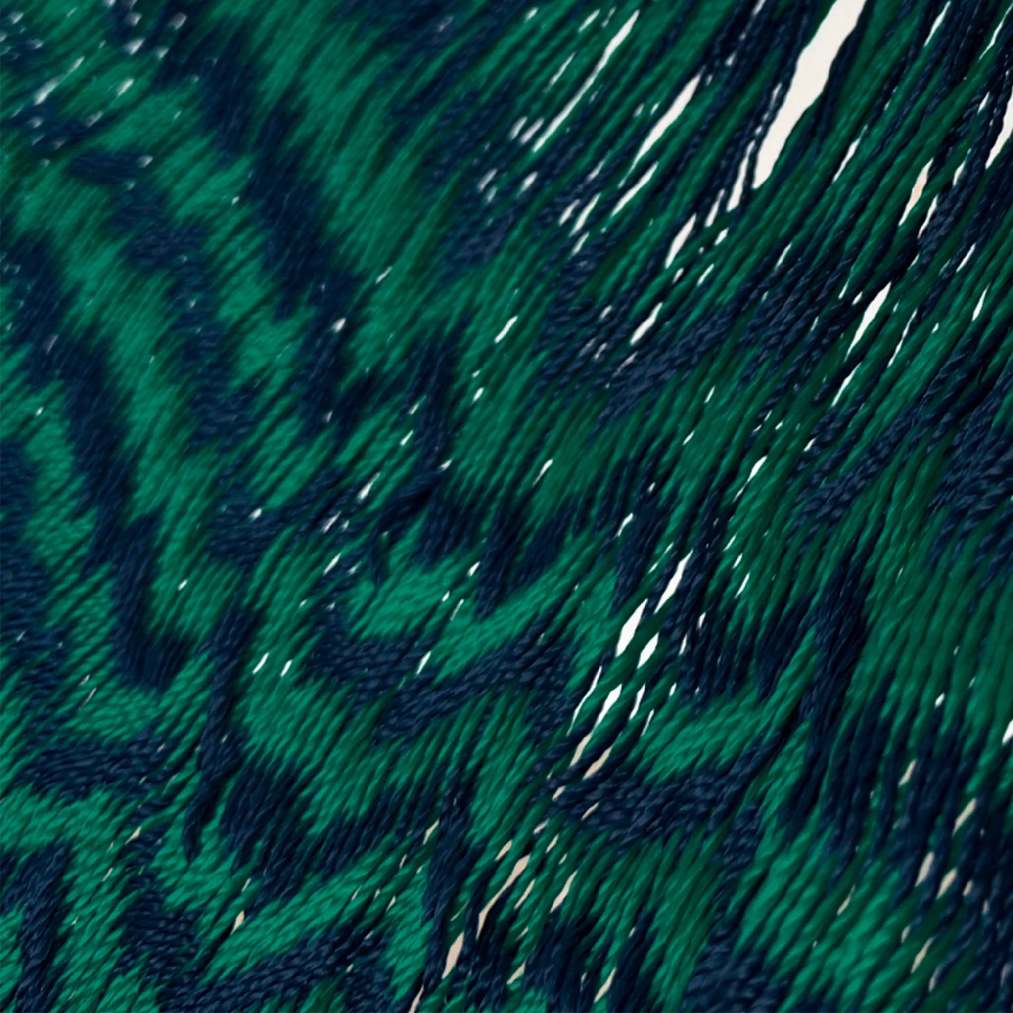 Detalle del tejido de hilo 18 de nylon de hamaca Yucateca artesanal verde oscuro y azul oscuro