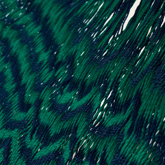Detalle del tejido de hilo 18 de nylon de hamaca Yucateca artesanal verde oscuro y azul oscuro