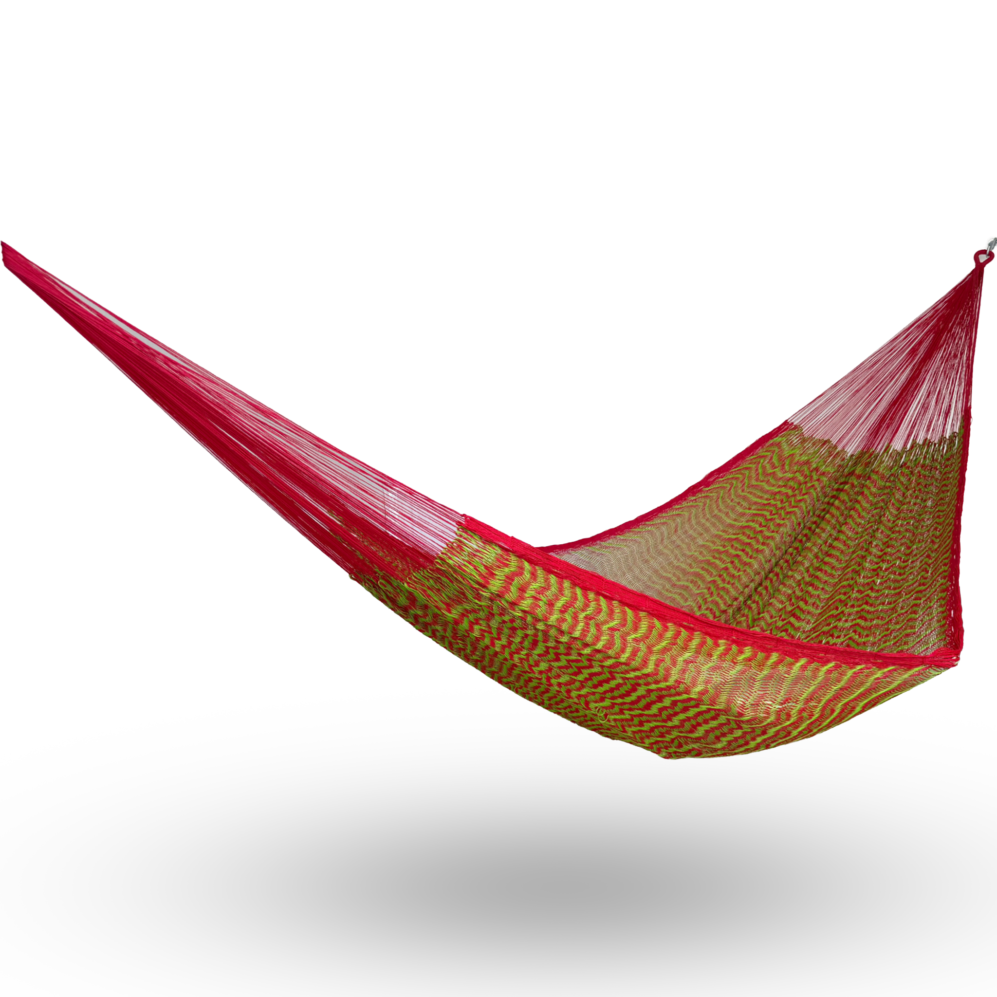 Hamaca Yucateca artesanal de hilo 18 de nylon colores verde y rojo colgada y abierta