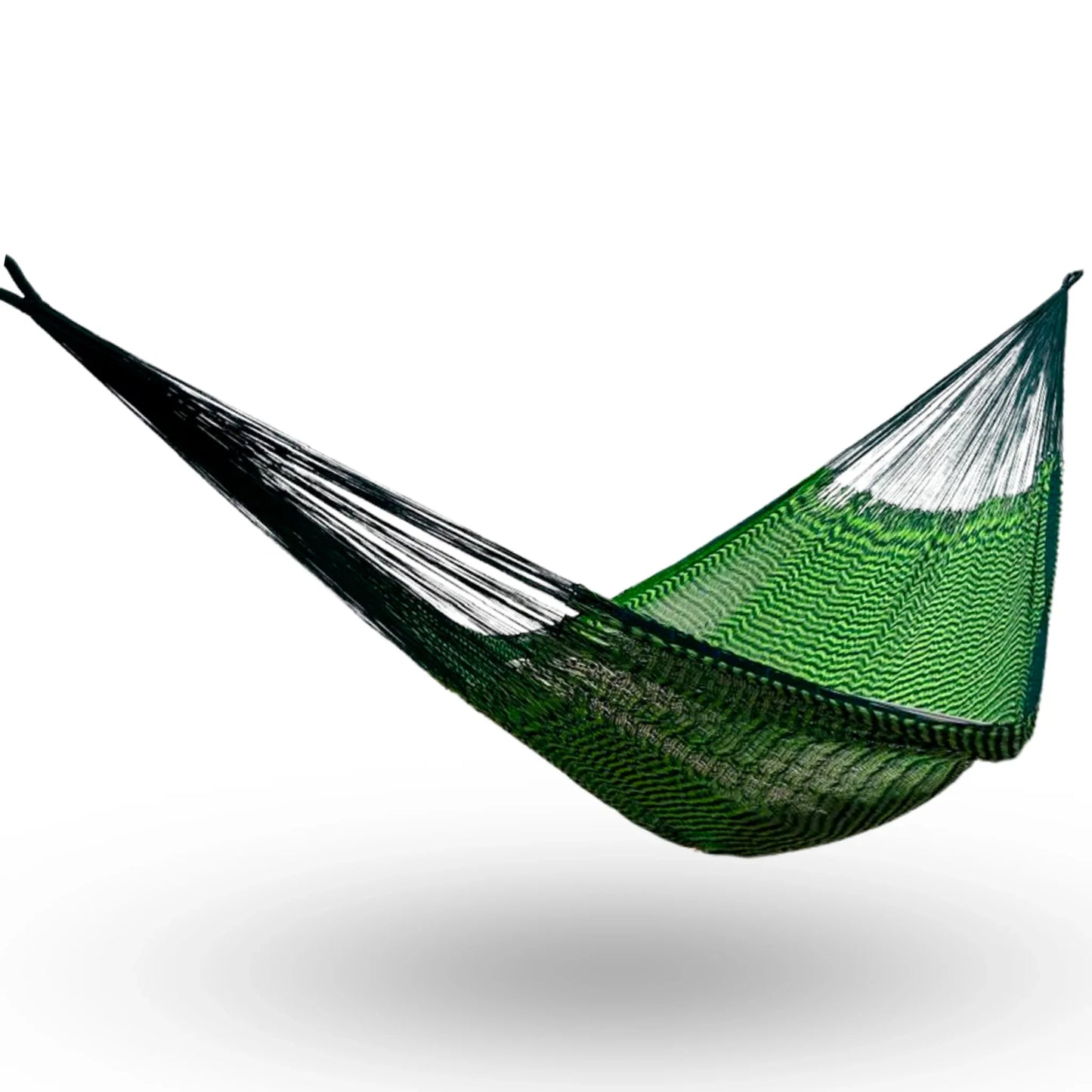 Hamaca Yucateca artesanal de hilo 18 de nylon color verdes colgada y abierta