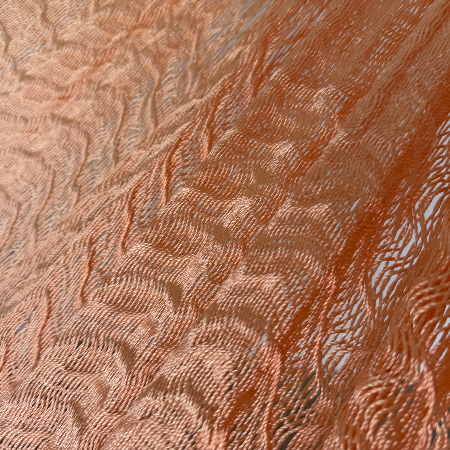 Detalle del tejido de nylon de hamaca Yucateca artesanal coral