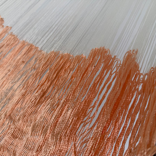 Unión entre el cuerpo y el brazo de hamaca Yucateca artesanal de nylon coral