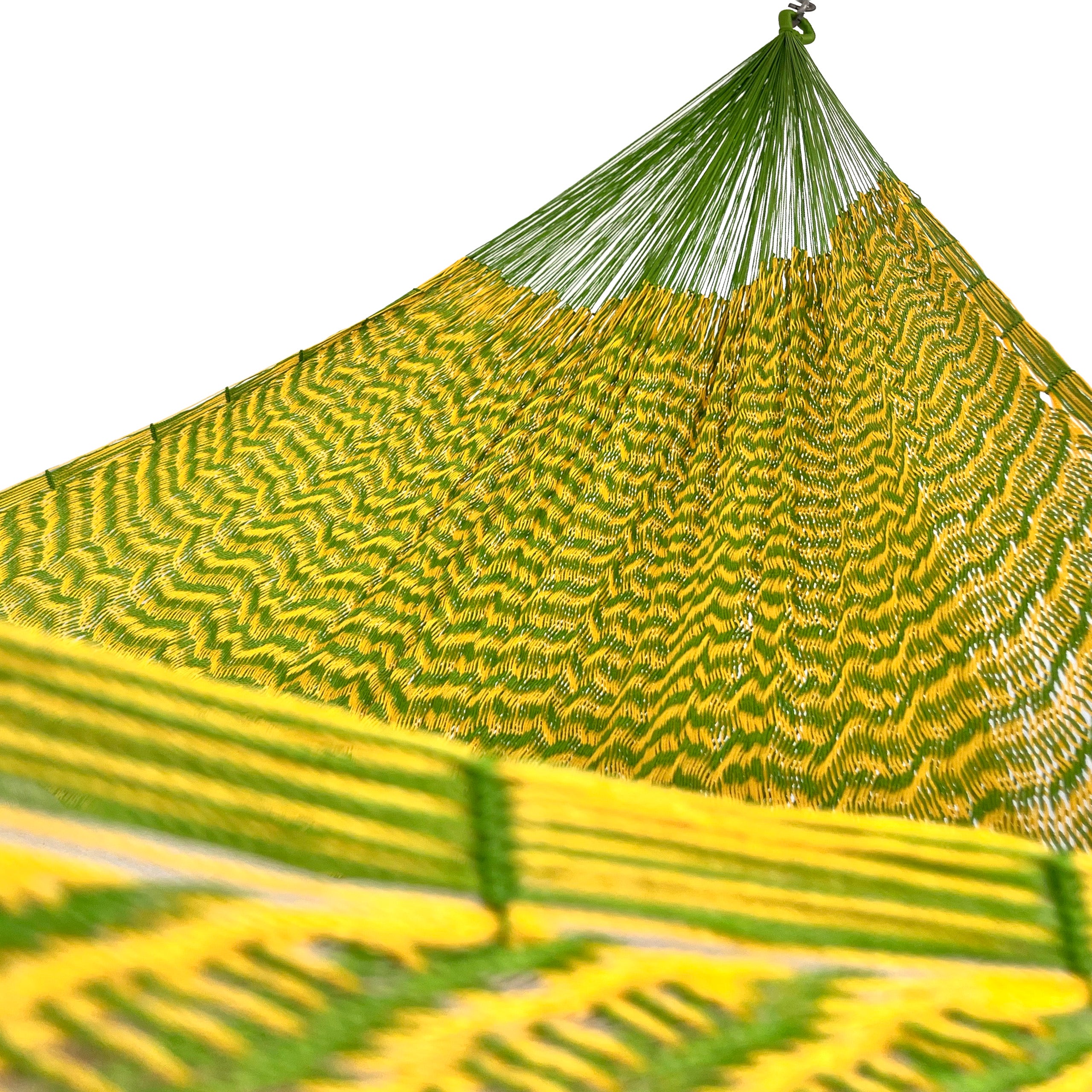 Interior mostrando brazo y tejido de hamaca Yucateca artesanal de nylon hilo 18 color amarillo