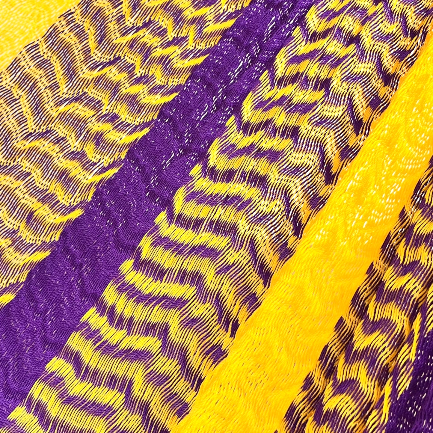 Detalle del tejido de nylon hilo 18 de la hamaca Yucateca artesanal amarillo y morado