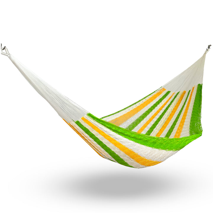 Hamaca Yucateca artesanal de nylon hilo 18 color amarillo y verde colgada y abierta