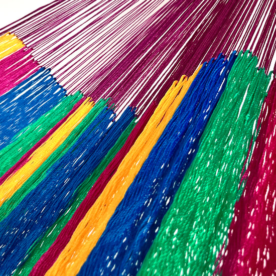 Unión entre cuerpo y brazo de hamaca Yucateca artesanal de nylon hilo 18 arcoíris