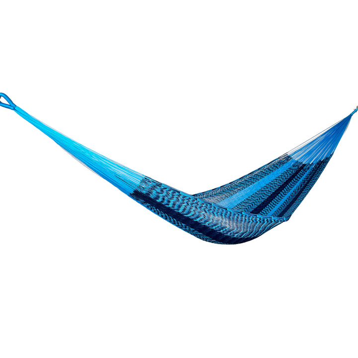 Hamaca Yucateca artesanal de nylon hilo 18 color azul claro y oscuro vista lateral