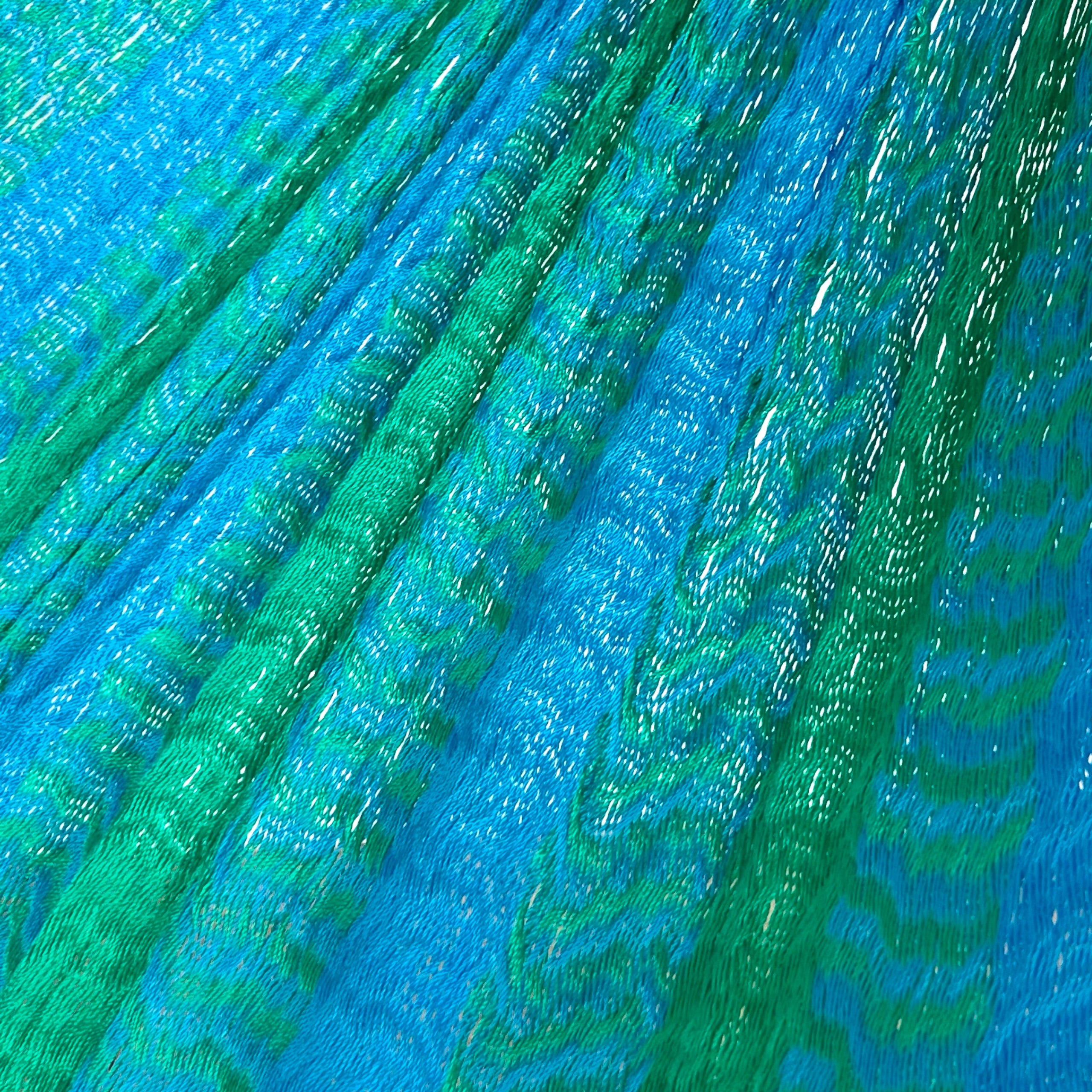 Detalle del tejido de nylon hilo 18 de la hamaca Yucateca artesanal azul claro y verde