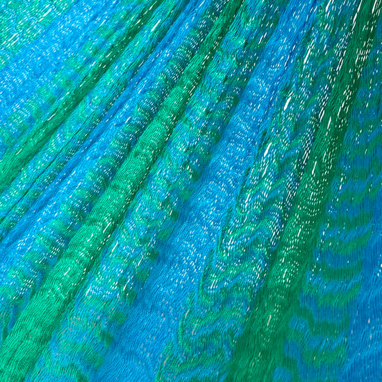 Detalle del tejido de nylon hilo 18 de la hamaca Yucateca artesanal azul claro y verde