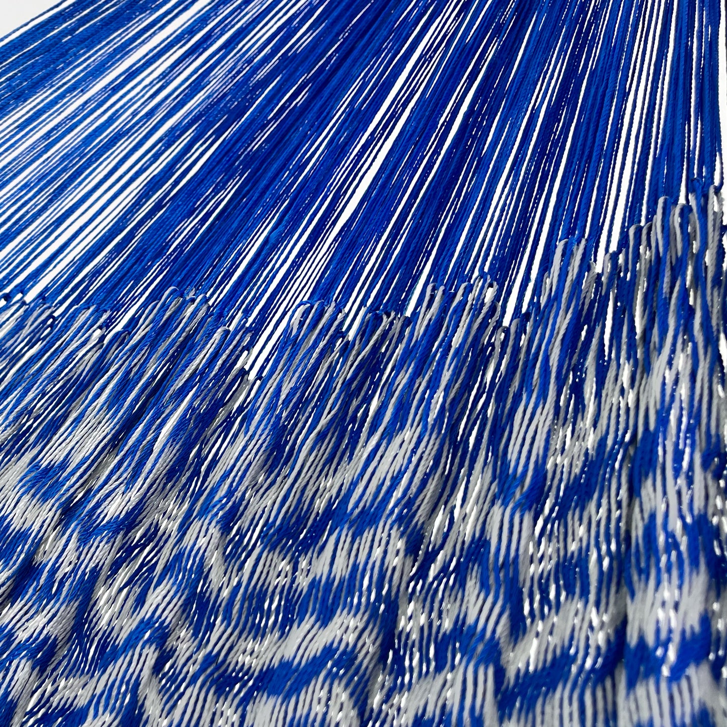 Unión entre cuerpo y brazo de hamaca Yucateca artesanal de nylon hilo 18 color azul y gris