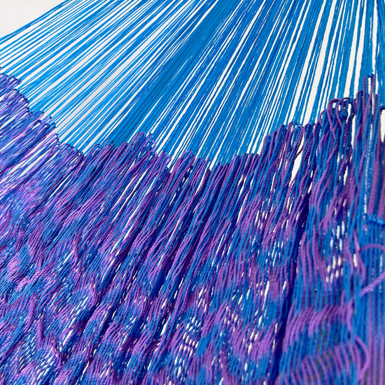 Unión entre cuerpo y brazo de hamaca Yucateca artesanal de nylon hilo 18 color azul y morado