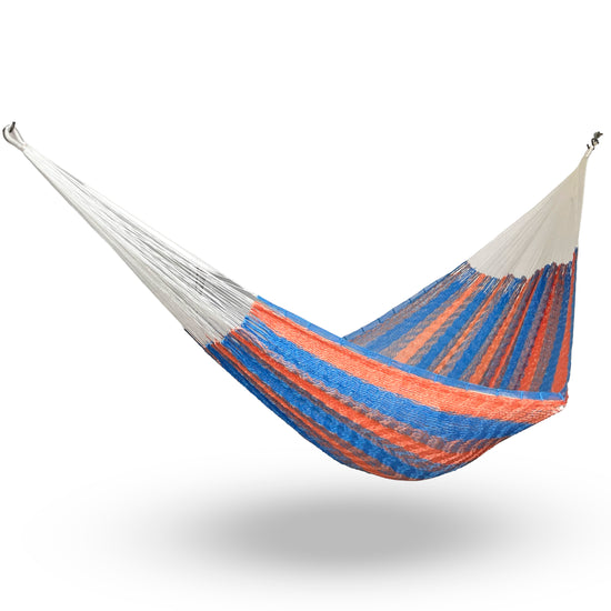 Hamaca Yucateca artesanal de nylon hilo 18 color azul y rosa colgada y abierta