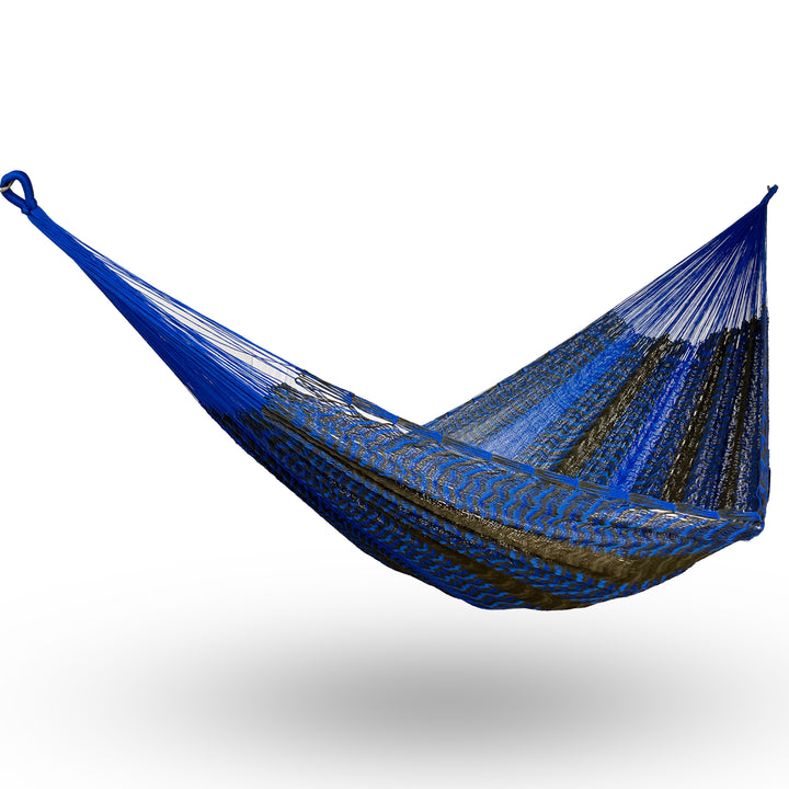 Hamaca Yucateca artesanal de nylon hilo 18 color azul y verde oscuro colgada y abierta