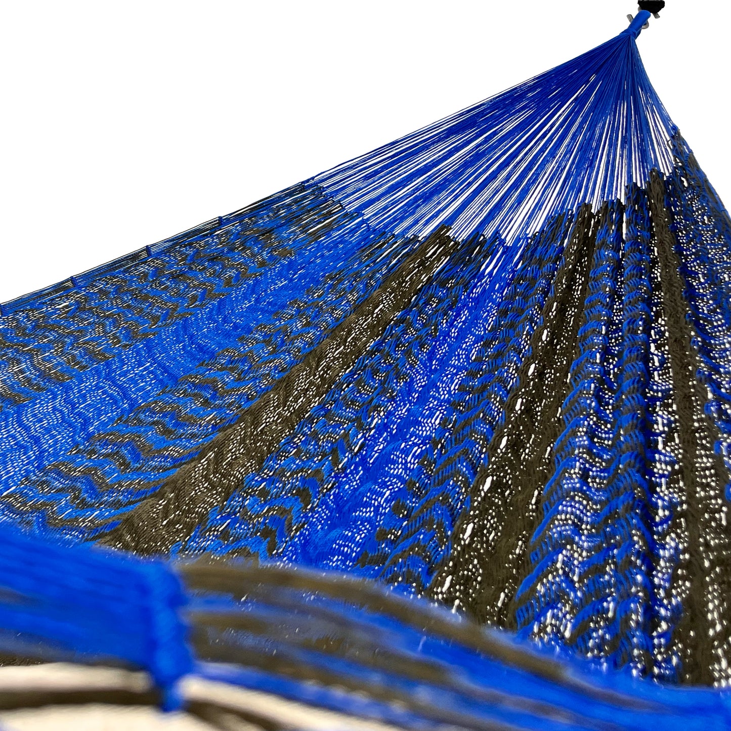 Interior mostrando brazo y tejido de hamaca Yucateca artesanal de nylon hilo 18 color azul y verde oscuro
