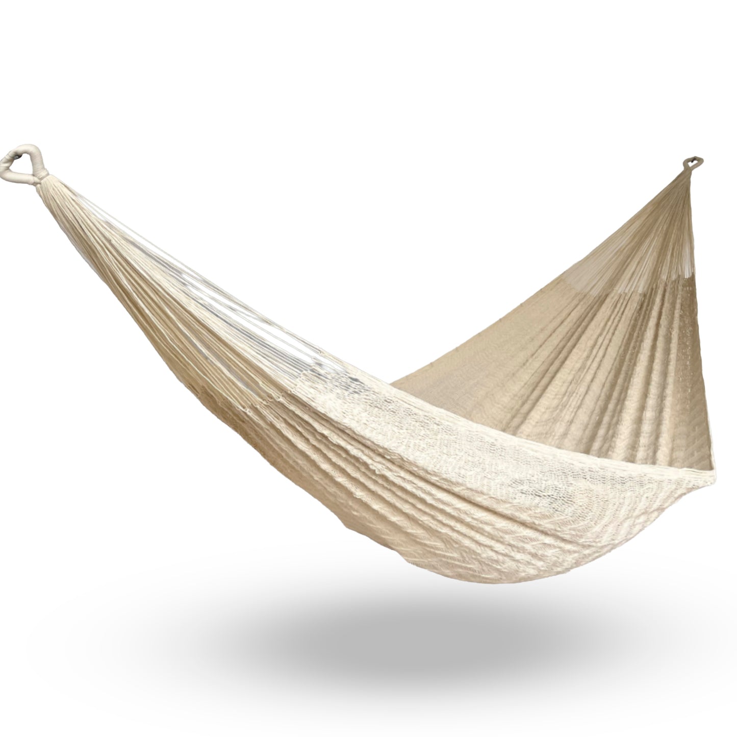 Hamaca Yucateca artesanal de nylon hilo 18 color beige colgada y abierta