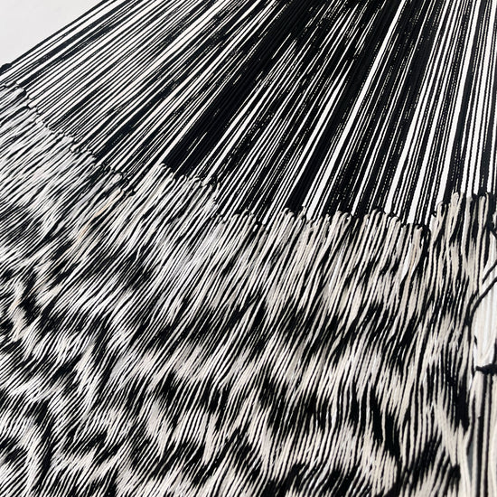 Unión entre cuerpo y brazo de hamaca Yucateca artesanal de nylon hilo 18 color blanco y negro