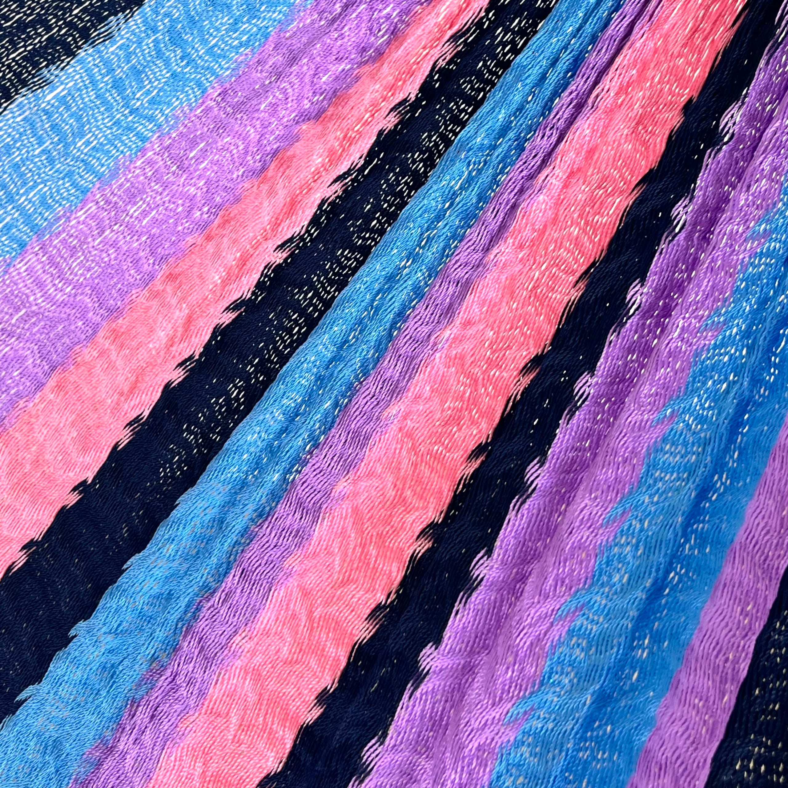 Detalle del tejido de nylon hilo 18 de la hamaca Yucateca artesanal con combinación de colores