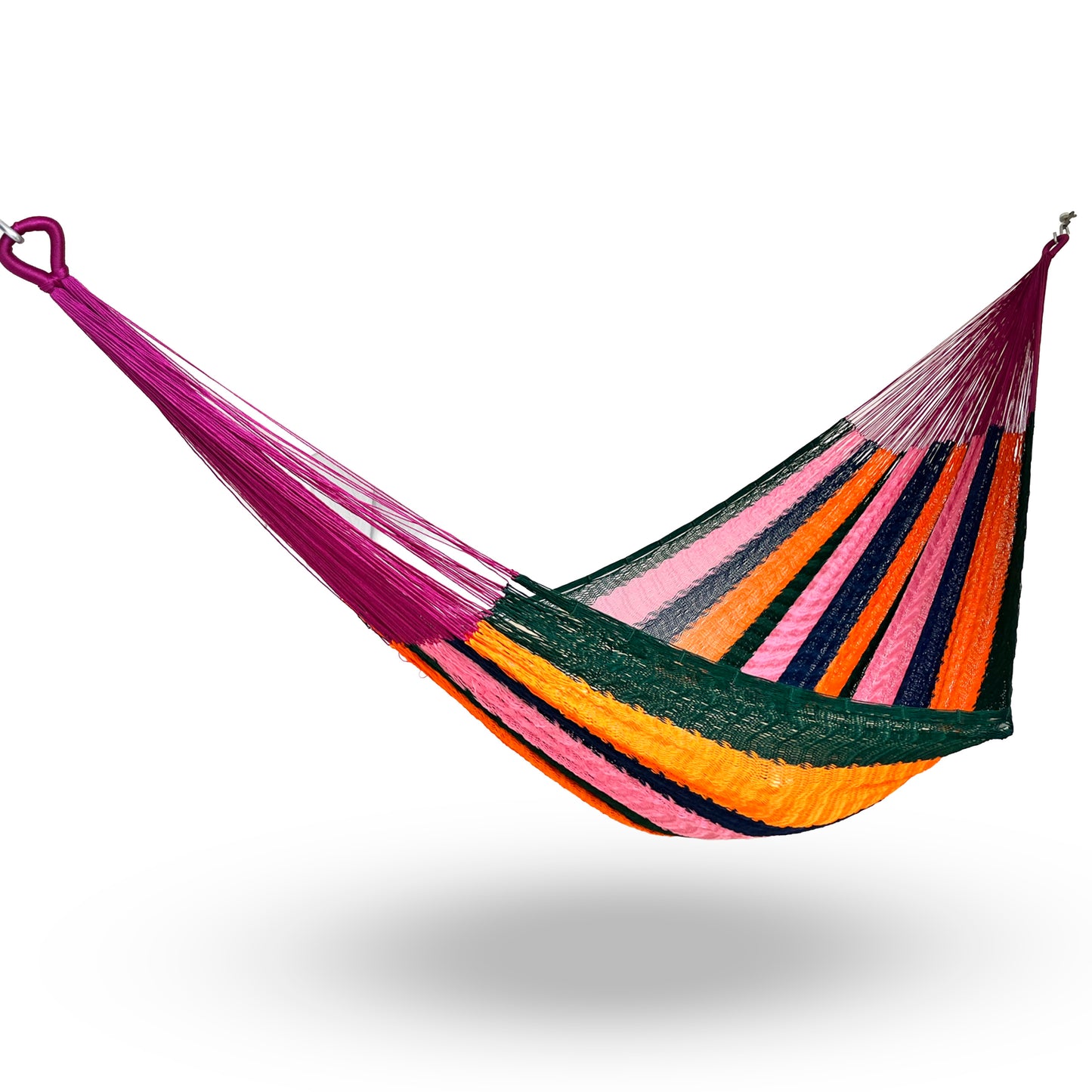 Hamaca Yucateca artesanal de nylon hilo 18 de colores colgada y abierta