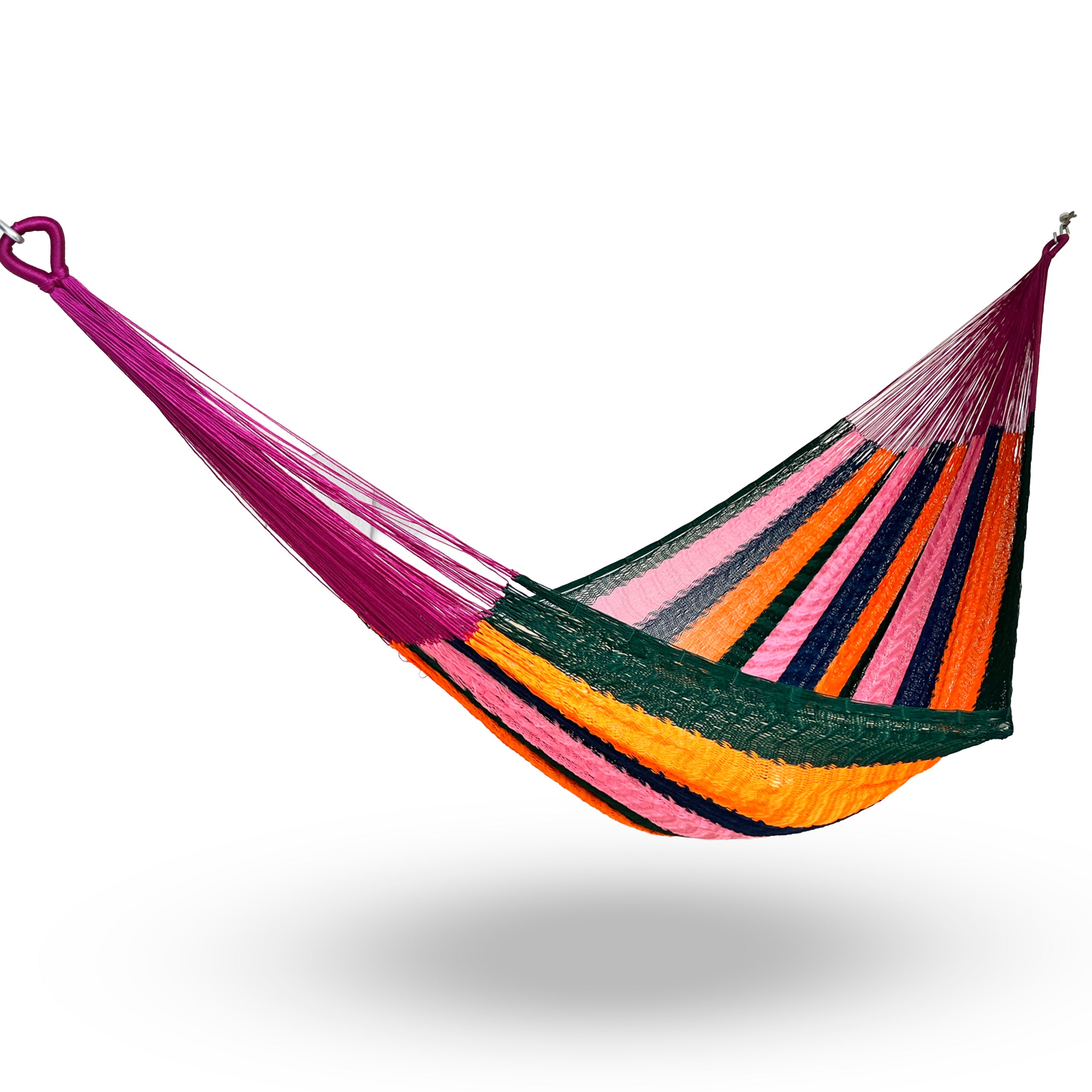 Hamaca Yucateca artesanal de nylon hilo 18 de colores colgada y abierta