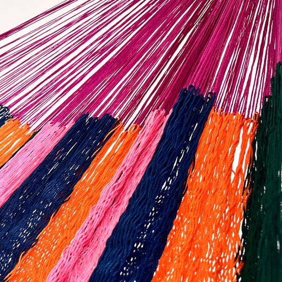Unión entre cuerpo y brazo de hamaca Yucateca artesanal de nylon hilo 18 de colores