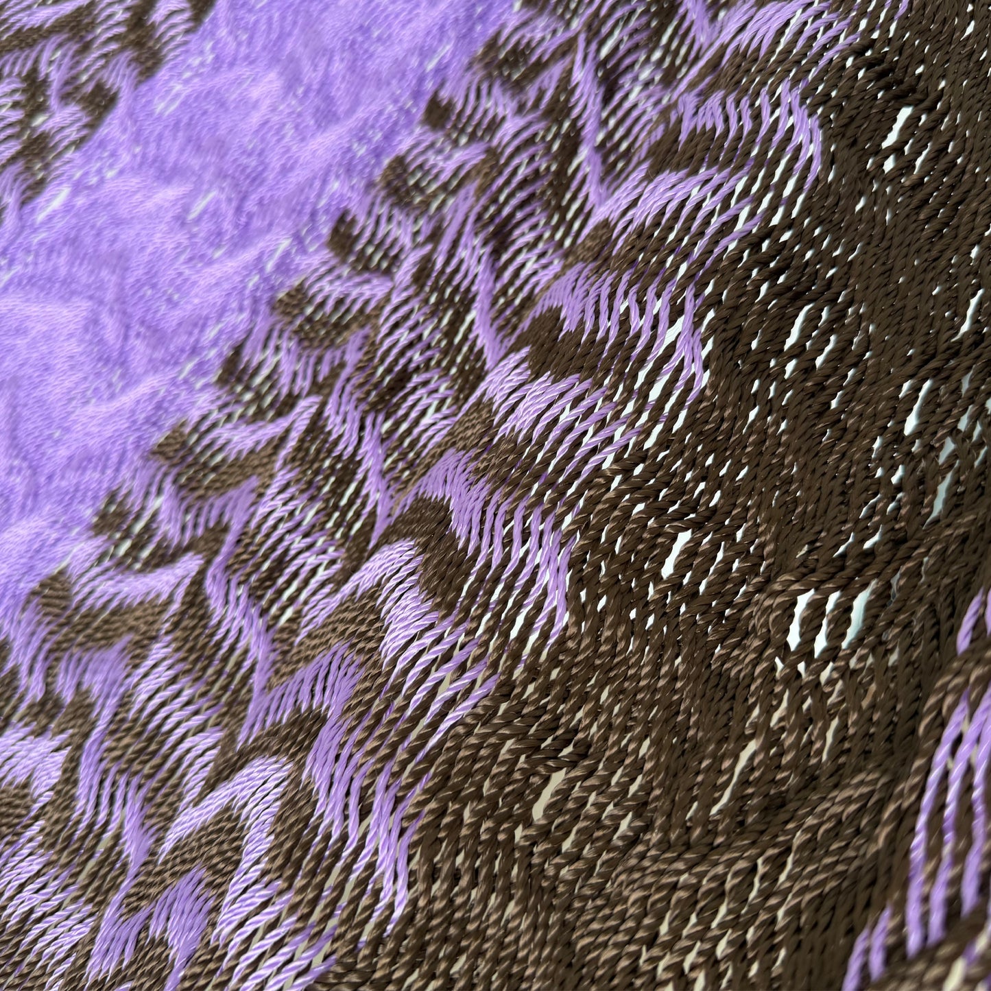 Detalle del tejido de nylon hilo 18 de la hamaca Yucateca artesanal morado y café