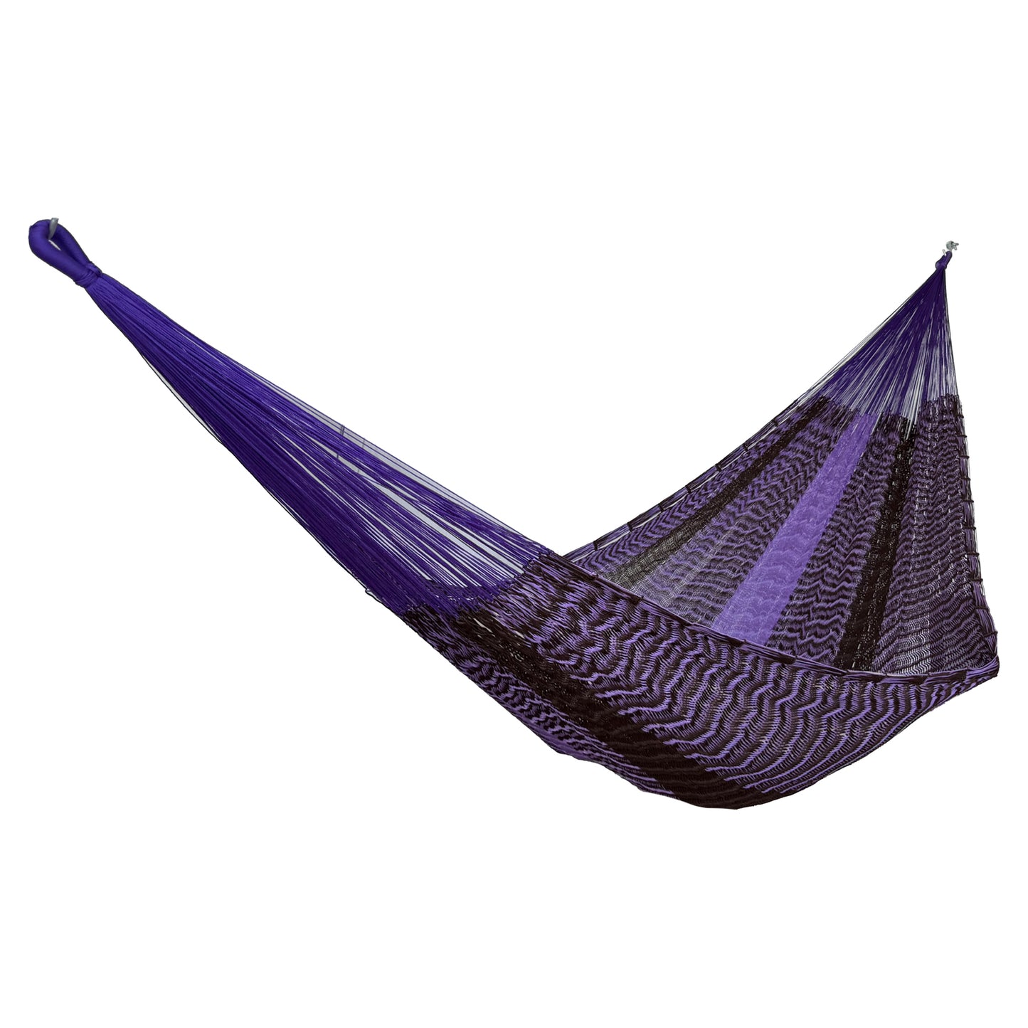 Hamaca Yucateca artesanal de nylon hilo 18 color morado y café colgada y abierta