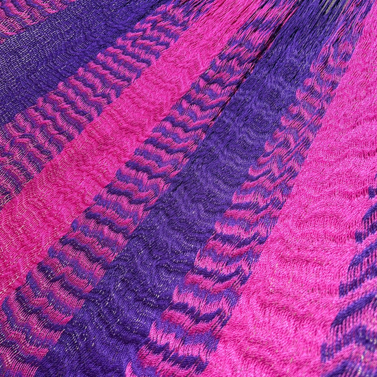 Detalle del tejido de nylon hilo 18 de la hamaca Yucateca artesanal morado y rosa