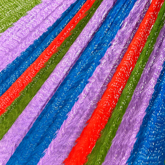 Detalle del tejido de nylon hilo 18 de la hamaca Yucateca artesanal multicolor verde