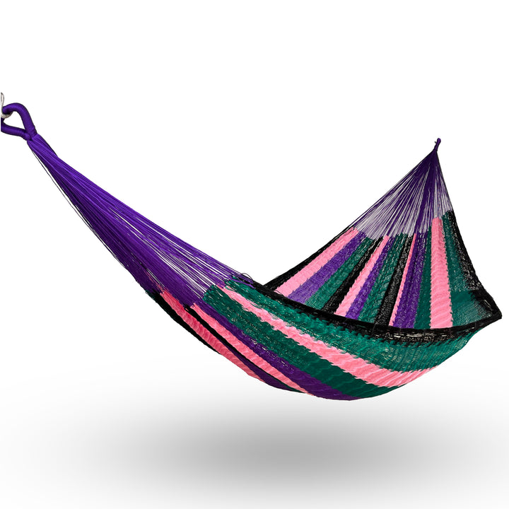 Hamaca Yucateca artesanal de nylon hilo 18 multicolor colgada y abierta