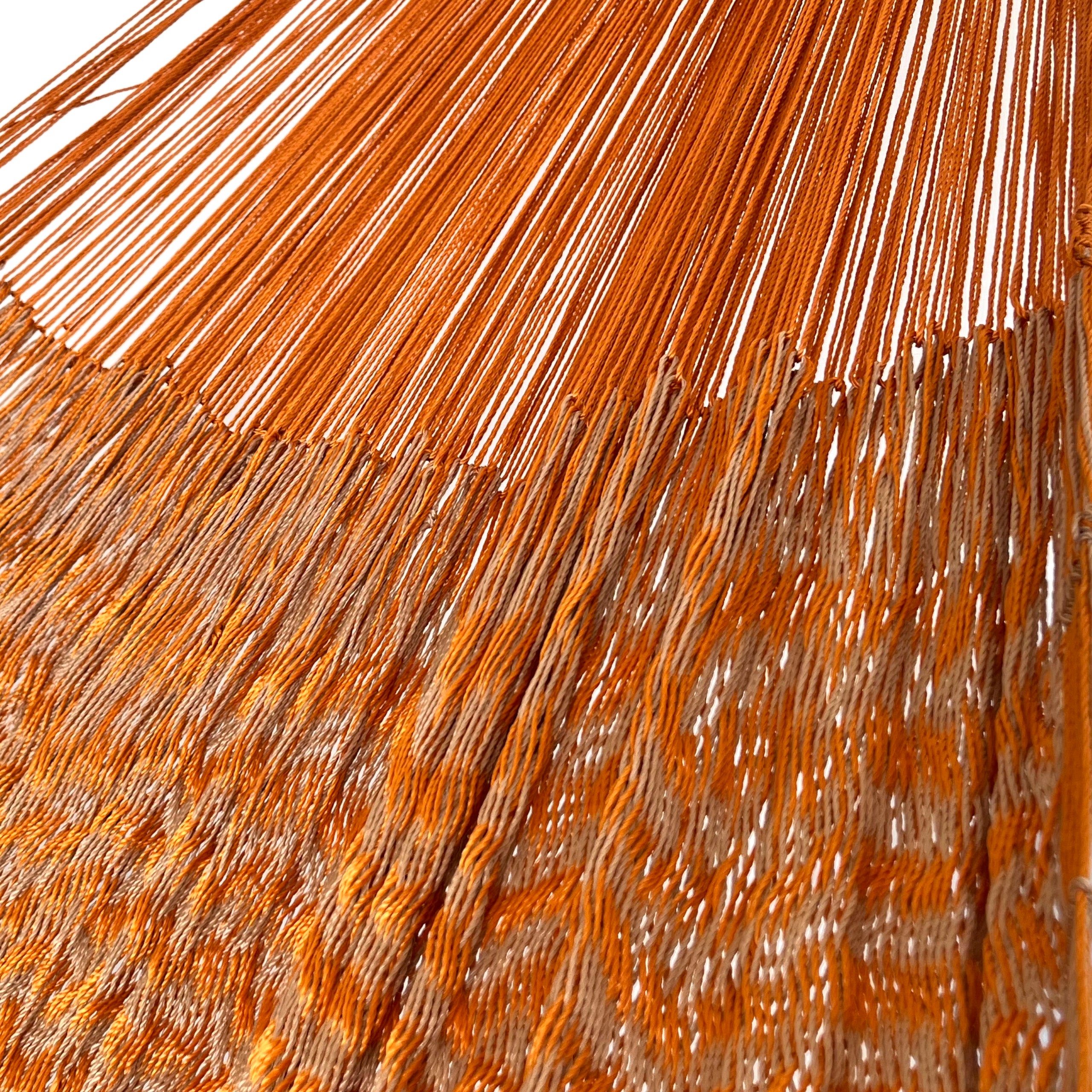 Unión entre cuerpo y brazo de hamaca Yucateca artesanal de nylon hilo 18 color naranja y café