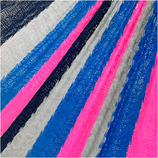 Detalle del tejido de nylon hilo 18 de la hamaca Yucateca artesanal rayada multicolor